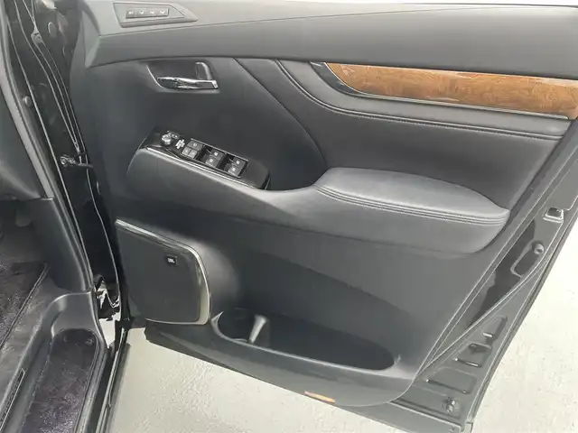 トヨタ アルファード エグゼクティブ ラウンジ 東京都 2017(平29)年 2.3万km ブラック 純正SDナビ/純正フリップダウンモニター/黒皮シート/サンルーフ/バックカメラ/シートヒーター/エアシート/ステアリングヒーター/両側パワースライドドア/JBLサラウンドシステム/純正１７インチアルミ/ビルトインETC/タッチパネル式ミラー型ドライブレコーダー/（CAR-098)/ビルトインETC/エンジンプッシュボタン/PCS（プリクラッシュセーフティー）/クリアランスソナー/スマートストップ/バイザー・マット/スペアキー１本/保証書・取説・ナビ説