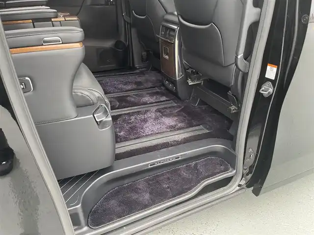 トヨタ アルファード エグゼクティブ ラウンジ 東京都 2017(平29)年 2.3万km ブラック 純正SDナビ/純正フリップダウンモニター/黒皮シート/サンルーフ/バックカメラ/シートヒーター/エアシート/ステアリングヒーター/両側パワースライドドア/JBLサラウンドシステム/純正１７インチアルミ/ビルトインETC/タッチパネル式ミラー型ドライブレコーダー/（CAR-098)/ビルトインETC/エンジンプッシュボタン/PCS（プリクラッシュセーフティー）/クリアランスソナー/スマートストップ/バイザー・マット/スペアキー１本/保証書・取説・ナビ説