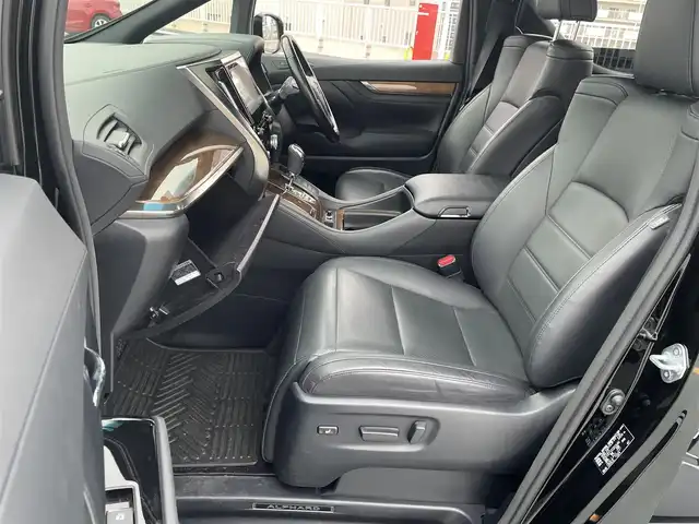 トヨタ アルファード エグゼクティブ ラウンジ 東京都 2017(平29)年 2.3万km ブラック 純正SDナビ/純正フリップダウンモニター/黒皮シート/サンルーフ/バックカメラ/シートヒーター/エアシート/ステアリングヒーター/両側パワースライドドア/JBLサラウンドシステム/純正１７インチアルミ/ビルトインETC/タッチパネル式ミラー型ドライブレコーダー/（CAR-098)/ビルトインETC/エンジンプッシュボタン/PCS（プリクラッシュセーフティー）/クリアランスソナー/スマートストップ/バイザー・マット/スペアキー１本/保証書・取説・ナビ説