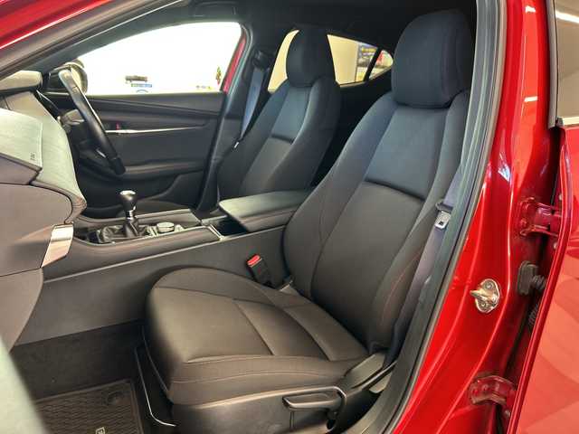 マツダ マツダ３ファストバック 20S ブラックトーンED 岐阜県 2023(令5)年 5.9万km ソウルレッドクリスタルM マツダ・プロアクティブ・セーフティ/アダプティブクルーズコントロール/レーンキープアシスト/衝突軽減システム/HUD/BSM/純正ナビ/全方位モニター/フルセグTV/Bluetooth/DVD再生/コーナーセンサー前後/スマートキー/プッシュスタート/アイドリングストップ/LEDヘッドライト/オートライト/純正マット/純正アルミホイール