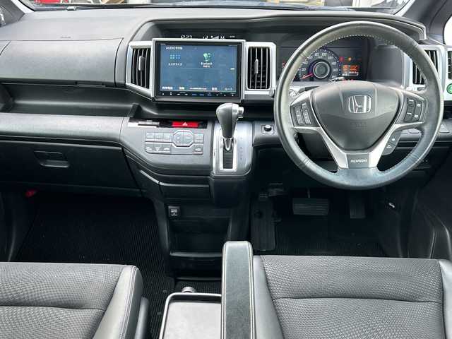 ホンダ ステップワゴン スパーダ Z クールスピリット 富山県 2014(平26)年 8.4万km プレミアムスパークルブラックパール 純正9インチナビ/型式：VXM-145VFNi/【DVD/CD/Bluetooth/ワンセグTV】/純正フリップダウンモニター/型式：VM108N/バックカメラ/両側パワースライドドア/クルーズコントロール/ハーフレザーシート/横滑り防止装置/盗難防止装置/純正17インチAW/ビルトインETC/純正フロアマット/スマートキー