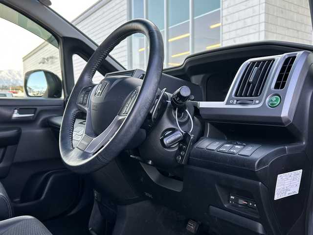 ホンダ ステップワゴン スパーダ Z クールスピリット 富山県 2014(平26)年 8.4万km プレミアムスパークルブラックパール 純正9インチナビ/型式：VXM-145VFNi/【DVD/CD/Bluetooth/ワンセグTV】/純正フリップダウンモニター/型式：VM108N/バックカメラ/両側パワースライドドア/クルーズコントロール/ハーフレザーシート/横滑り防止装置/盗難防止装置/純正17インチAW/ビルトインETC/純正フロアマット/スマートキー