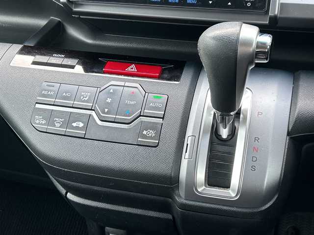 ホンダ ステップワゴン スパーダ Z クールスピリット 富山県 2014(平26)年 8.4万km プレミアムスパークルブラックパール 純正9インチナビ/型式：VXM-145VFNi/【DVD/CD/Bluetooth/ワンセグTV】/純正フリップダウンモニター/型式：VM108N/バックカメラ/両側パワースライドドア/クルーズコントロール/ハーフレザーシート/横滑り防止装置/盗難防止装置/純正17インチAW/ビルトインETC/純正フロアマット/スマートキー