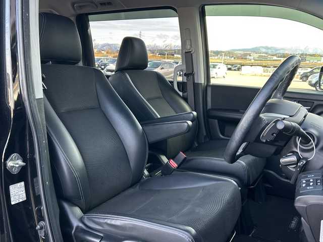 ホンダ ステップワゴン スパーダ Z クールスピリット 富山県 2014(平26)年 8.4万km プレミアムスパークルブラックパール 純正9インチナビ/型式：VXM-145VFNi/【DVD/CD/Bluetooth/ワンセグTV】/純正フリップダウンモニター/型式：VM108N/バックカメラ/両側パワースライドドア/クルーズコントロール/ハーフレザーシート/横滑り防止装置/盗難防止装置/純正17インチAW/ビルトインETC/純正フロアマット/スマートキー