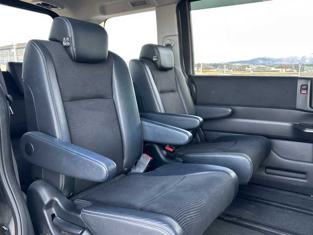 ホンダ ステップワゴン スパーダ Z クールスピリット 富山県 2014(平26)年 8.4万km プレミアムスパークルブラックパール 純正9インチナビ/型式：VXM-145VFNi/【DVD/CD/Bluetooth/ワンセグTV】/純正フリップダウンモニター/型式：VM108N/バックカメラ/両側パワースライドドア/クルーズコントロール/ハーフレザーシート/横滑り防止装置/盗難防止装置/純正17インチAW/ビルトインETC/純正フロアマット/スマートキー