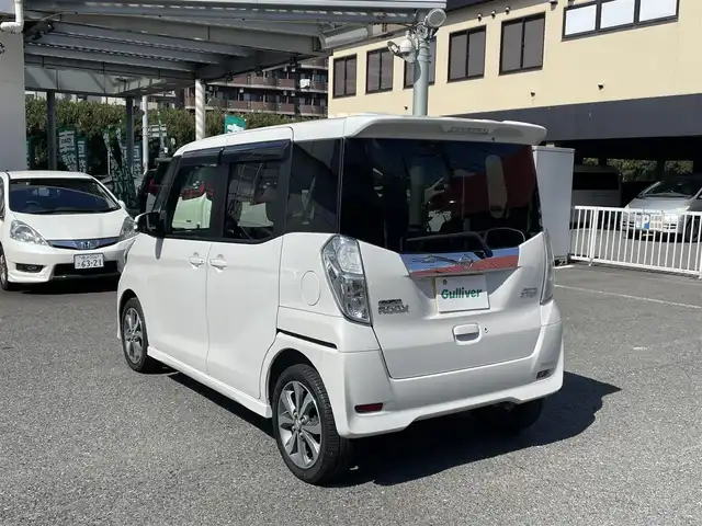 日産 デイズ ルークス ハイウェイスターターボ 神奈川県 2016(平28)年 4.3万km ホワイトパール アラウンドビューモニター/純正ナビ/両側パワースライドドア/エマージェンシーブレーキ/オートライト/純正アルミホイール/前後ドライブレコーダー/ETC/アイドリングストップ