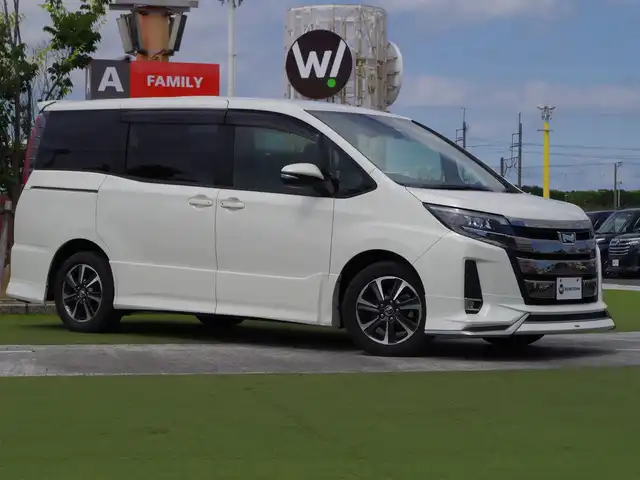 トヨタ ノア Si 千葉県 2017(平29)年 6.3万km ラグジュアリーホワイトパールクリスタルシャインガラスフレーク 205/60R16/Toyota Safety Sense/・プリクラッシュセーフティ/・レーンディパーチャーアラート/・オートハイビーム/クルーズコントロール/モデリスタエアロ/両側パワースライドドア/バックドアイージークローザー/社外SDナビ/地デジTV/【DVD/CD再生機能　Bluetooth接続】/バックカメラ/ドライブレコーダー/革巻きステアリング/ステアリングスイッチ/ETC/LEDヘッドライト/フォグライト/ウインカーミラー/純正16インチアルミホイル/スマートキー