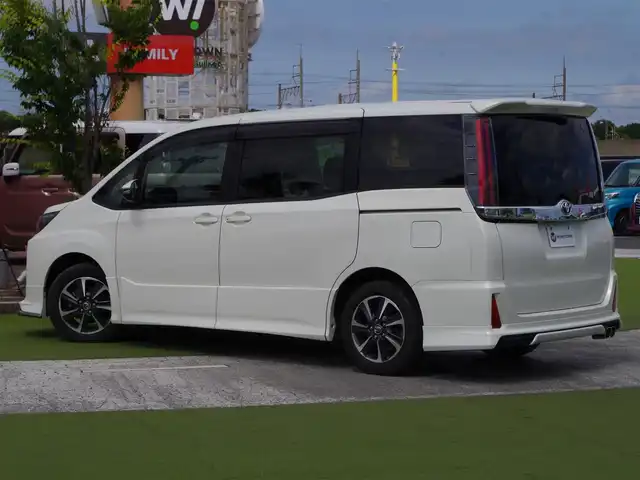 トヨタ ノア Si 千葉県 2017(平29)年 6.3万km ラグジュアリーホワイトパールクリスタルシャインガラスフレーク 205/60R16/Toyota Safety Sense/・プリクラッシュセーフティ/・レーンディパーチャーアラート/・オートハイビーム/クルーズコントロール/モデリスタエアロ/両側パワースライドドア/バックドアイージークローザー/社外SDナビ/地デジTV/【DVD/CD再生機能　Bluetooth接続】/バックカメラ/ドライブレコーダー/革巻きステアリング/ステアリングスイッチ/ETC/LEDヘッドライト/フォグライト/ウインカーミラー/純正16インチアルミホイル/スマートキー
