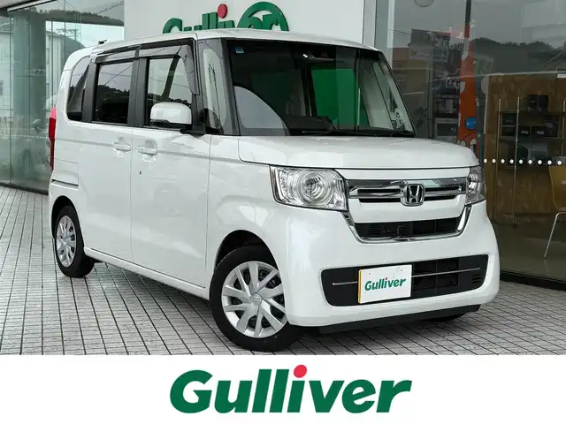 ホンダ Ｎ ＢＯＸ L 京都府 2022(令4)年 1.8万km プラチナホワイトパール ホンダセンシング/・衝突軽減ブレーキ/・誤発進抑制機能/・後方発進抑制機能/・オートハイビーム/・アダブティブクルーズコントロール/・路外逸脱抑制機能/・車線維持支援システム/ KENWOODメモリーナビ、地デジ、Bluetooth/USB端子/ビルトインETC/前席シートヒーター/ステアリングスイッチ/左側パワースラドドア/LEDヘッドランプ