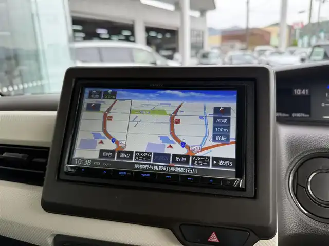 ホンダ Ｎ ＢＯＸ L 京都府 2022(令4)年 1.8万km プラチナホワイトパール ホンダセンシング/・衝突軽減ブレーキ/・誤発進抑制機能/・後方発進抑制機能/・オートハイビーム/・アダブティブクルーズコントロール/・路外逸脱抑制機能/・車線維持支援システム/ KENWOODメモリーナビ、地デジ、Bluetooth/USB端子/ビルトインETC/前席シートヒーター/ステアリングスイッチ/左側パワースラドドア/LEDヘッドランプ