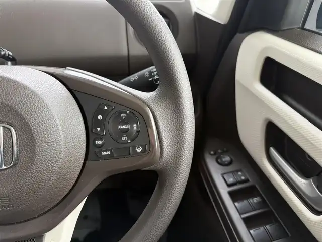ホンダ Ｎ ＢＯＸ L 京都府 2022(令4)年 1.8万km プラチナホワイトパール ホンダセンシング/・衝突軽減ブレーキ/・誤発進抑制機能/・後方発進抑制機能/・オートハイビーム/・アダブティブクルーズコントロール/・路外逸脱抑制機能/・車線維持支援システム/ KENWOODメモリーナビ、地デジ、Bluetooth/USB端子/ビルトインETC/前席シートヒーター/ステアリングスイッチ/左側パワースラドドア/LEDヘッドランプ
