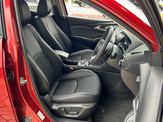 マツダ ＣＸ－３ 20SプロアクティブSパッケージ 静岡県 2020(令2)年 3万km ソウルレッドクリスタルM 純正ナビ/・FM/AM/・Stitcher/・aha/・Bluetooth/・USB/・AUX/・CD/DVD/・フルセグTV/主要装備/・衝突被害軽減システム(SBS/SCBS)/・バックカメラ/・サイドカーテンエアバッグ/・前後ドラレコ/・運転席パワーシート/・運転席＋助手席シートヒーター/・ハンドルヒーター/・コーナーセンサー/・ｉ－ｓｔｏｐ/・ＴＣＳ/・ＢＳＭ/・車線逸脱警報/・HUD/・電動パーキング/・MTモード付AT