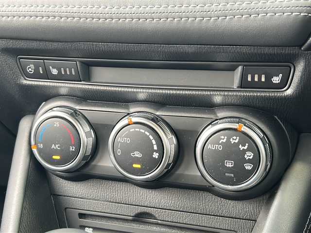 マツダ ＣＸ－３ 20SプロアクティブSパッケージ 静岡県 2020(令2)年 3万km ソウルレッドクリスタルM 純正ナビ/・FM/AM/・Stitcher/・aha/・Bluetooth/・USB/・AUX/・CD/DVD/・フルセグTV/主要装備/・衝突被害軽減システム(SBS/SCBS)/・バックカメラ/・サイドカーテンエアバッグ/・前後ドラレコ/・運転席パワーシート/・運転席＋助手席シートヒーター/・ハンドルヒーター/・コーナーセンサー/・ｉ－ｓｔｏｐ/・ＴＣＳ/・ＢＳＭ/・車線逸脱警報/・HUD/・電動パーキング/・MTモード付AT