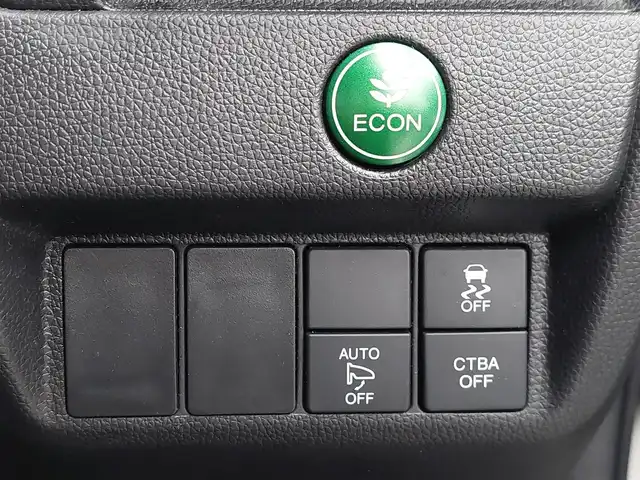 ホンダ フィット 13G Sパッケージ 東京都 2016(平28)年 2.7万km プレミアムホワイトパールⅡ あんしんパッケージ/・シティブレーキアクティブシステム/・横滑り防止装置/プッシュスタート/アイドリングストップ/パドルシフト/クルーズコントロール/純正ナビ/フルセグTV/バックカメラ/ETC/LEDヘッドライト/オートライト/ドアバイザー/15インチ純正アルミホイール