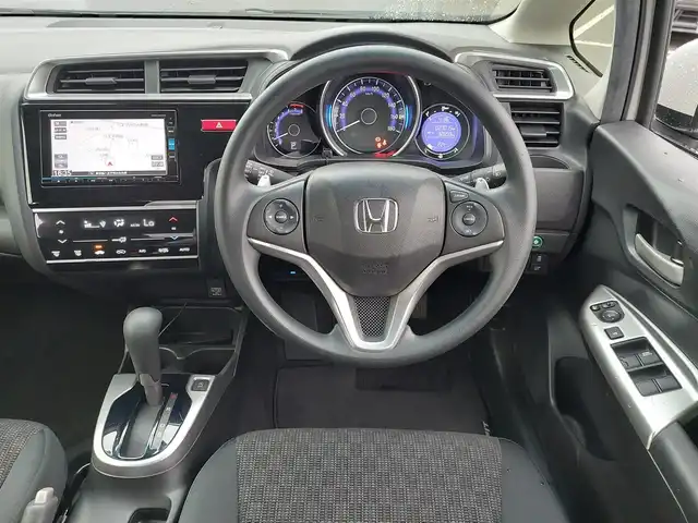 ホンダ フィット 13G Sパッケージ 東京都 2016(平28)年 2.7万km プレミアムホワイトパールⅡ あんしんパッケージ/・シティブレーキアクティブシステム/・横滑り防止装置/プッシュスタート/アイドリングストップ/パドルシフト/クルーズコントロール/純正ナビ/フルセグTV/バックカメラ/ETC/LEDヘッドライト/オートライト/ドアバイザー/15インチ純正アルミホイール