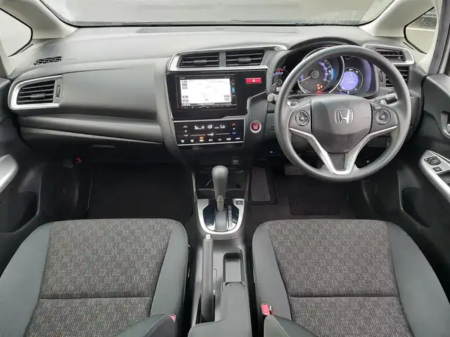 ホンダ フィット 13G Sパッケージ 東京都 2016(平28)年 2.7万km プレミアムホワイトパールⅡ あんしんパッケージ/・シティブレーキアクティブシステム/・横滑り防止装置/プッシュスタート/アイドリングストップ/パドルシフト/クルーズコントロール/純正ナビ/フルセグTV/バックカメラ/ETC/LEDヘッドライト/オートライト/ドアバイザー/15インチ純正アルミホイール