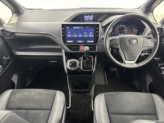 トヨタ ヴォクシー ZS 煌Ⅲ 福井県 2020(令2)年 7.4万km ホワイトパールクリスタルシャイン 純正10インチナビ/(フルセグTV/BT/CD/DVD/FM/AM)/純正フロアマット/バックカメラ/ドライブレコーダー/衝突被害軽減システム/車線逸脱警報/クルーズコントロール/ハーフレザーシート/両側パワースライドドア/横滑り防止装置/ビルトインETC/アイドリングストップ/LEDヘッドライト/フォグランプ/オートライト/ウィンカーミラー/電動格納ミラー/純正16インチAW/シートリフター/プッシュスタート/スマートキー/ドアバイザー/スペアキー×1/保証書/取扱説明書