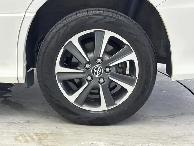トヨタ ヴォクシー ZS 煌Ⅲ 福井県 2020(令2)年 7.4万km ホワイトパールクリスタルシャイン 純正10インチナビ/(フルセグTV/BT/CD/DVD/FM/AM)/純正フロアマット/バックカメラ/ドライブレコーダー/衝突被害軽減システム/車線逸脱警報/クルーズコントロール/ハーフレザーシート/両側パワースライドドア/横滑り防止装置/ビルトインETC/アイドリングストップ/LEDヘッドライト/フォグランプ/オートライト/ウィンカーミラー/電動格納ミラー/純正16インチAW/シートリフター/プッシュスタート/スマートキー/ドアバイザー/スペアキー×1/保証書/取扱説明書
