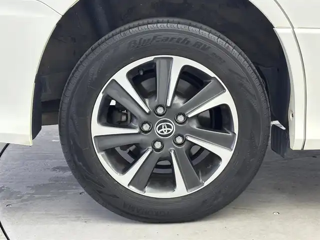 トヨタ ヴォクシー ZS 煌Ⅲ 福井県 2020(令2)年 7.4万km ホワイトパールクリスタルシャイン 純正10インチナビ/(フルセグTV/BT/CD/DVD/FM/AM)/純正フロアマット/バックカメラ/ドライブレコーダー/衝突被害軽減システム/車線逸脱警報/クルーズコントロール/ハーフレザーシート/両側パワースライドドア/横滑り防止装置/ビルトインETC/アイドリングストップ/LEDヘッドライト/フォグランプ/オートライト/ウィンカーミラー/電動格納ミラー/純正16インチAW/シートリフター/プッシュスタート/スマートキー/ドアバイザー/スペアキー×1/保証書/取扱説明書