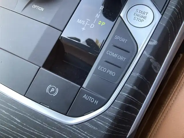ＢＭＷ ４２０ｉ クーペ Mスポーツ 熊本県 2022(令4)年 3.4万km グレー ・スマートキー/・プッシュスタート/・インテリジェントセーフティ/・PDC自動起動/・アクティブPDC緊急ブレーキ/・パーキングアシスト/・注意喚起アシスタント/・速度アシスト/・クルーズコントロール(追従式)/・茶革シート/・前席パワーシート/・前席シートヒーター /・純正HDDナビ/　【Bluetooth・USB・AppleCarPlay】/・バックカメラ/・ETC/・ドライブレコーダー(前後録画)/・ワイヤレス充電/・LEDヘッドランプ/・純正マット/・保証書/取説