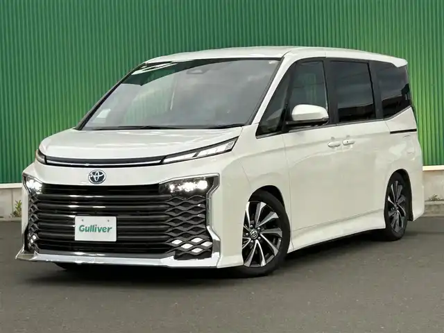 トヨタ ヴォクシー ハイブリッド S－Z 宮城県 2025(令7)年 0.5万km ホワイトパールクリスタルシャイン ディスプレイオーディオプラス/・コネクティッドナビ対応10.5インチディスプレイオーディオ/・車載メモリーナビ/・CD/DVD/・地デジTV/・USB/HDMI/・AppleCarPlay/AndroidAuto/・ETC2.0/トヨタチームメイト/・アドバンストパーク/・パーキングサポートブレーキ（周囲静止物/後方歩行者）/・パノラミックビューモニター/・エレクトロシフトマチック/プロジェクター式LEDヘッドランプ/デイライト/アダプティブハイビームシステム/寒冷地仕様/＝＝＝/BLITZ車高調/セーフティセンス/・プリクラッシュセーフティ/・レーントレーシングアシスト/・レーンディパーチャーアラート/・レーダークルーズコントロール/・オートマチックハイビーム/・ロードサインアシスト/・ドライバー異常時対応システム/・プロアクティブドライビングアシスト/・発進遅れ告知機能/パーキングサポートブレーキ（前後方静止物）/AC100V/1500W/両側パワースライドドア/ハーフレザー/シートヒーター/電動パーキングブレーキ/ブレーキホールド/純正17インチAW/W/サイド/カーテンエアバッグ