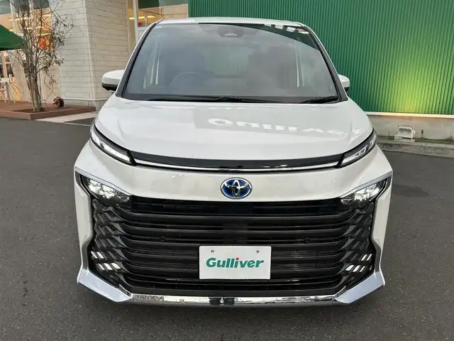 トヨタ ヴォクシー ハイブリッド S－Z 宮城県 2025(令7)年 0.5万km ホワイトパールクリスタルシャイン ディスプレイオーディオプラス/・コネクティッドナビ対応10.5インチディスプレイオーディオ/・車載メモリーナビ/・CD/DVD/・地デジTV/・USB/HDMI/・AppleCarPlay/AndroidAuto/・ETC2.0/トヨタチームメイト/・アドバンストパーク/・パーキングサポートブレーキ（周囲静止物/後方歩行者）/・パノラミックビューモニター/・エレクトロシフトマチック/プロジェクター式LEDヘッドランプ/デイライト/アダプティブハイビームシステム/寒冷地仕様/＝＝＝/BLITZ車高調/セーフティセンス/・プリクラッシュセーフティ/・レーントレーシングアシスト/・レーンディパーチャーアラート/・レーダークルーズコントロール/・オートマチックハイビーム/・ロードサインアシスト/・ドライバー異常時対応システム/・プロアクティブドライビングアシスト/・発進遅れ告知機能/パーキングサポートブレーキ（前後方静止物）/AC100V/1500W/両側パワースライドドア/ハーフレザー/シートヒーター/電動パーキングブレーキ/ブレーキホールド/純正17インチAW/W/サイド/カーテンエアバッグ
