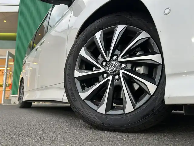 トヨタ ヴォクシー ハイブリッド S－Z 宮城県 2025(令7)年 0.5万km ホワイトパールクリスタルシャイン ディスプレイオーディオプラス/・コネクティッドナビ対応10.5インチディスプレイオーディオ/・車載メモリーナビ/・CD/DVD/・地デジTV/・USB/HDMI/・AppleCarPlay/AndroidAuto/・ETC2.0/トヨタチームメイト/・アドバンストパーク/・パーキングサポートブレーキ（周囲静止物/後方歩行者）/・パノラミックビューモニター/・エレクトロシフトマチック/プロジェクター式LEDヘッドランプ/デイライト/アダプティブハイビームシステム/寒冷地仕様/＝＝＝/BLITZ車高調/セーフティセンス/・プリクラッシュセーフティ/・レーントレーシングアシスト/・レーンディパーチャーアラート/・レーダークルーズコントロール/・オートマチックハイビーム/・ロードサインアシスト/・ドライバー異常時対応システム/・プロアクティブドライビングアシスト/・発進遅れ告知機能/パーキングサポートブレーキ（前後方静止物）/AC100V/1500W/両側パワースライドドア/ハーフレザー/シートヒーター/電動パーキングブレーキ/ブレーキホールド/純正17インチAW/W/サイド/カーテンエアバッグ