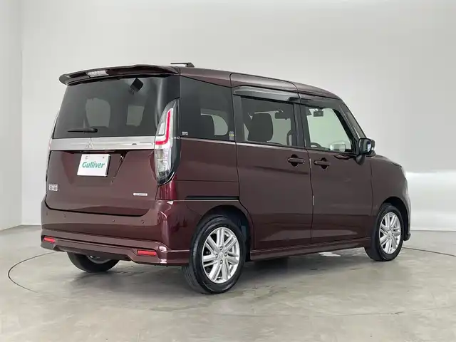 三菱 デリカＤ：２ ハイブリッドMZ 埼玉県 2022(令4)年 3.3万km 茶 純正９インチナビ　マルチアラウンドモニター　ＨＵＤ　ＥＴＣ　前後ドライブレコーダー　ｅアシスト　レーダークルーズコントロール　シートヒーター　オートライト　純正アルミホイール　ＬＥＤライト　地デジＴＶ