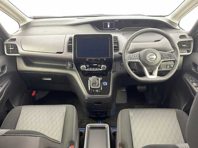 日産 セレナ e－パワー ハイウェイスター V 新潟県 2020(令2)年 7.3万km ブリリアントホワイトパール 　メモリナビ/　フルセグテレビ/　バックカメラ/　フリップダウンモニター/　両側パワースライドドア/　ETC2.0/　ドライブレコーダー/　LEDヘッドライト/　アラウンドビューモニター/　アイドリングストップ/　ウィンカーミラー/　クルーズコントロール/　プッシュスタート