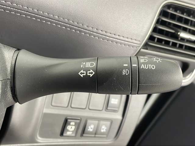 日産 セレナ e－パワー ハイウェイスター V 新潟県 2020(令2)年 7.3万km ブリリアントホワイトパール 　メモリナビ/　フルセグテレビ/　バックカメラ/　フリップダウンモニター/　両側パワースライドドア/　ETC2.0/　ドライブレコーダー/　LEDヘッドライト/　アラウンドビューモニター/　アイドリングストップ/　ウィンカーミラー/　クルーズコントロール/　プッシュスタート