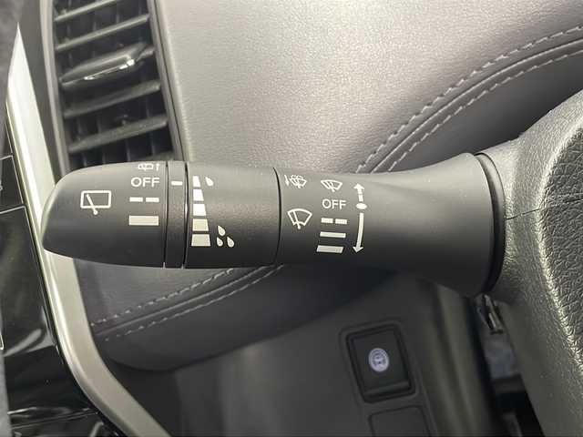 日産 セレナ e－パワー ハイウェイスター V 新潟県 2020(令2)年 7.3万km ブリリアントホワイトパール 　メモリナビ/　フルセグテレビ/　バックカメラ/　フリップダウンモニター/　両側パワースライドドア/　ETC2.0/　ドライブレコーダー/　LEDヘッドライト/　アラウンドビューモニター/　アイドリングストップ/　ウィンカーミラー/　クルーズコントロール/　プッシュスタート