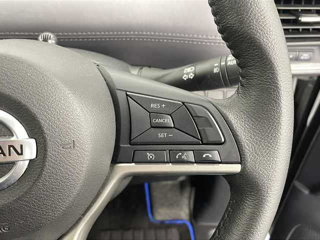 日産 セレナ e－パワー ハイウェイスター V 新潟県 2020(令2)年 7.3万km ブリリアントホワイトパール 　メモリナビ/　フルセグテレビ/　バックカメラ/　フリップダウンモニター/　両側パワースライドドア/　ETC2.0/　ドライブレコーダー/　LEDヘッドライト/　アラウンドビューモニター/　アイドリングストップ/　ウィンカーミラー/　クルーズコントロール/　プッシュスタート