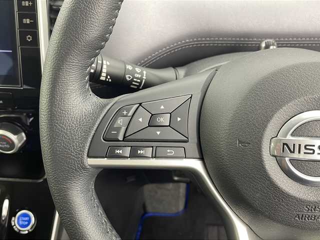 日産 セレナ e－パワー ハイウェイスター V 新潟県 2020(令2)年 7.3万km ブリリアントホワイトパール 　メモリナビ/　フルセグテレビ/　バックカメラ/　フリップダウンモニター/　両側パワースライドドア/　ETC2.0/　ドライブレコーダー/　LEDヘッドライト/　アラウンドビューモニター/　アイドリングストップ/　ウィンカーミラー/　クルーズコントロール/　プッシュスタート