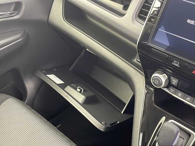 日産 セレナ e－パワー ハイウェイスター V 新潟県 2020(令2)年 7.3万km ブリリアントホワイトパール 　メモリナビ/　フルセグテレビ/　バックカメラ/　フリップダウンモニター/　両側パワースライドドア/　ETC2.0/　ドライブレコーダー/　LEDヘッドライト/　アラウンドビューモニター/　アイドリングストップ/　ウィンカーミラー/　クルーズコントロール/　プッシュスタート