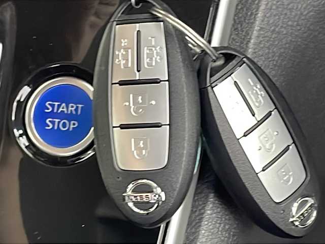 日産 セレナ e－パワー ハイウェイスター V 新潟県 2020(令2)年 7.3万km ブリリアントホワイトパール 　メモリナビ/　フルセグテレビ/　バックカメラ/　フリップダウンモニター/　両側パワースライドドア/　ETC2.0/　ドライブレコーダー/　LEDヘッドライト/　アラウンドビューモニター/　アイドリングストップ/　ウィンカーミラー/　クルーズコントロール/　プッシュスタート