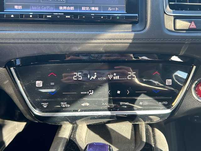 ホンダ ヴェゼル ハイブリッド Z ホンダセンシング 宮城県 2017(平29)年 4.5万km ホワイトオーキッドパール 登録時走行距離44129km/純正SDナビ/AM・FM・TV・Bluetooth・CD・DVD/バックカメラ/デュアルエアコン/クルーズコントロール（追従有）/衝突軽減システム/レーンキープアシスト/ETC/シートヒーター（D＋N席）/ワイパーデアイサー/プッシュスタート/スペアキー有/ウインカーミラー/ドアバイザー/電動格納ミラー/純正フロアマット/純正アルミホイール/ハーフレザーシート/電動格納ミラー