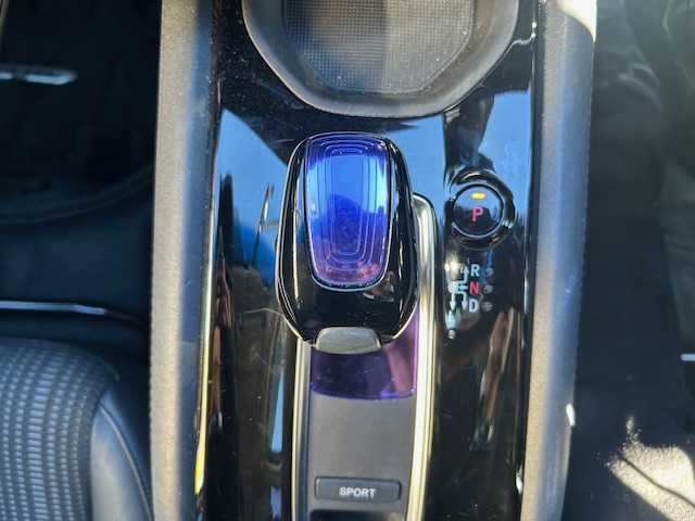 ホンダ ヴェゼル ハイブリッド Z ホンダセンシング 宮城県 2017(平29)年 4.5万km ホワイトオーキッドパール 登録時走行距離44129km/純正SDナビ/AM・FM・TV・Bluetooth・CD・DVD/バックカメラ/デュアルエアコン/クルーズコントロール（追従有）/衝突軽減システム/レーンキープアシスト/ETC/シートヒーター（D＋N席）/ワイパーデアイサー/プッシュスタート/スペアキー有/ウインカーミラー/ドアバイザー/電動格納ミラー/純正フロアマット/純正アルミホイール/ハーフレザーシート/電動格納ミラー