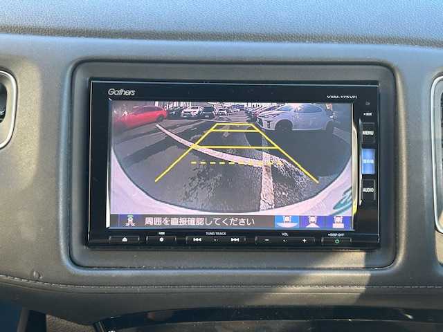 ホンダ ヴェゼル ハイブリッド Z ホンダセンシング 宮城県 2017(平29)年 4.5万km ホワイトオーキッドパール 登録時走行距離44129km/純正SDナビ/AM・FM・TV・Bluetooth・CD・DVD/バックカメラ/デュアルエアコン/クルーズコントロール（追従有）/衝突軽減システム/レーンキープアシスト/ETC/シートヒーター（D＋N席）/ワイパーデアイサー/プッシュスタート/スペアキー有/ウインカーミラー/ドアバイザー/電動格納ミラー/純正フロアマット/純正アルミホイール/ハーフレザーシート/電動格納ミラー