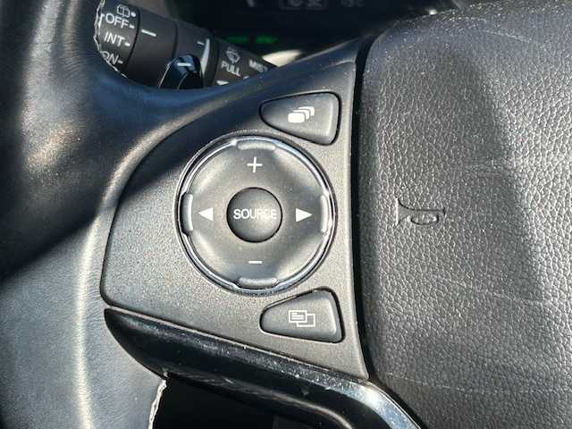 ホンダ ヴェゼル ハイブリッド Z ホンダセンシング 宮城県 2017(平29)年 4.5万km ホワイトオーキッドパール 登録時走行距離44129km/純正SDナビ/AM・FM・TV・Bluetooth・CD・DVD/バックカメラ/デュアルエアコン/クルーズコントロール（追従有）/衝突軽減システム/レーンキープアシスト/ETC/シートヒーター（D＋N席）/ワイパーデアイサー/プッシュスタート/スペアキー有/ウインカーミラー/ドアバイザー/電動格納ミラー/純正フロアマット/純正アルミホイール/ハーフレザーシート/電動格納ミラー