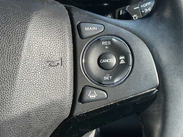 ホンダ ヴェゼル ハイブリッド Z ホンダセンシング 宮城県 2017(平29)年 4.5万km ホワイトオーキッドパール 登録時走行距離44129km/純正SDナビ/AM・FM・TV・Bluetooth・CD・DVD/バックカメラ/デュアルエアコン/クルーズコントロール（追従有）/衝突軽減システム/レーンキープアシスト/ETC/シートヒーター（D＋N席）/ワイパーデアイサー/プッシュスタート/スペアキー有/ウインカーミラー/ドアバイザー/電動格納ミラー/純正フロアマット/純正アルミホイール/ハーフレザーシート/電動格納ミラー