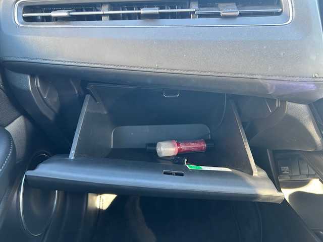 ホンダ ヴェゼル ハイブリッド Z ホンダセンシング 宮城県 2017(平29)年 4.5万km ホワイトオーキッドパール 登録時走行距離44129km/純正SDナビ/AM・FM・TV・Bluetooth・CD・DVD/バックカメラ/デュアルエアコン/クルーズコントロール（追従有）/衝突軽減システム/レーンキープアシスト/ETC/シートヒーター（D＋N席）/ワイパーデアイサー/プッシュスタート/スペアキー有/ウインカーミラー/ドアバイザー/電動格納ミラー/純正フロアマット/純正アルミホイール/ハーフレザーシート/電動格納ミラー