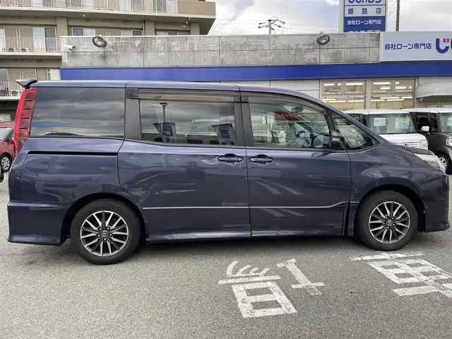 トヨタ ノア Si 兵庫県 2014(平26)年 12.6万km ダークバイオレットマイカメタリック (株)IDOMが運営する【じしゃロン姫路店】の自社ローン専用車両になります。こちらは現金またはオートローンご利用時の価格です。自社ローンご希望の方は別途その旨お申付け下さい/純正ナビ/フルセグTV/バックカメラ/純正フリップダウンモニター/両側パワースライド/ＥＴＣ　/純正１６インチアルミホイール