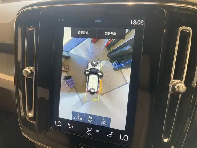 ボルボ ＸＣ４０ T4 AWD インスクリプション 熊本県 2018(平30)年 3.7万km ルミナスサンドメタリック ・スマートキー/・プッシュスタート/・City Safety/・レーンキープエイド/・ロードサインインフォメーション/・ドライバーアラート/・ハイビームアシスト/・パーキングアシスト/・クロストラフィックアラート/・ブラインドスポットモニター/・アクティブ・ペンディング・ライト/・衝突回避/・クルーズコントロール(追従式)/・茶革シート/・前席パワーシート/・前席シートヒーター /・ハンドルヒーター /・純正メモリナビ/　【Bluetooth・USB・AppleCarPlay・AndroidAuto】/・harman/kardonサウンドシステム/・フルセグTV/・全方位カメラ/・ETC/・パワーバックドア/・LEDヘッドランプ/・LEDフォグランプ/・純正マット/・純正バイザー