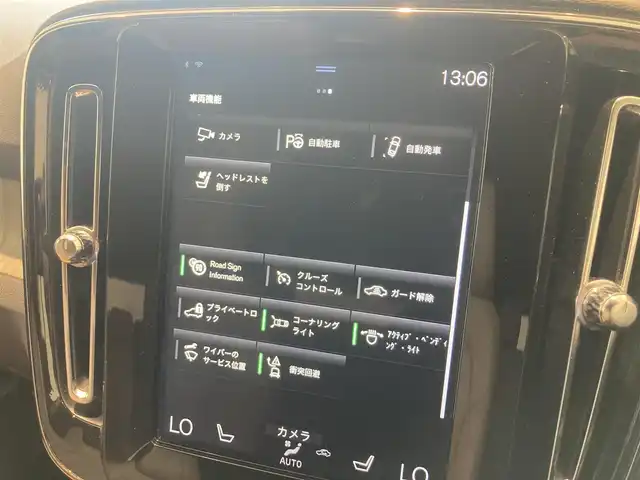 ボルボ ＸＣ４０ T4 AWD インスクリプション 熊本県 2018(平30)年 3.7万km ルミナスサンドメタリック ・スマートキー/・プッシュスタート/・City Safety/・レーンキープエイド/・ロードサインインフォメーション/・ドライバーアラート/・ハイビームアシスト/・パーキングアシスト/・クロストラフィックアラート/・ブラインドスポットモニター/・アクティブ・ペンディング・ライト/・衝突回避/・クルーズコントロール(追従式)/・茶革シート/・前席パワーシート/・前席シートヒーター /・ハンドルヒーター /・純正メモリナビ/　【Bluetooth・USB・AppleCarPlay・AndroidAuto】/・harman/kardonサウンドシステム/・フルセグTV/・全方位カメラ/・ETC/・パワーバックドア/・LEDヘッドランプ/・LEDフォグランプ/・純正マット/・純正バイザー