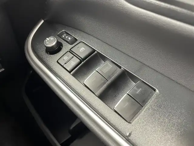 トヨタ ヴォクシー ハイブリッド S－Z 茨城県 2023(令5)年 1.1万km ホワイトパールクリスタルシャイン 純正10.5型DA/フルセグ/バックカメラ/衝突被害軽減ブレーキ/車線逸脱抑制装置/レーダークルーズコントロール/オートマチックハイビーム/クリアランスソナー/両側電動スライドドア/ETC2.0/シートヒーター/ステアリングヒーター/純正17インチAW/3眼LEDヘッドライト/スマートキー