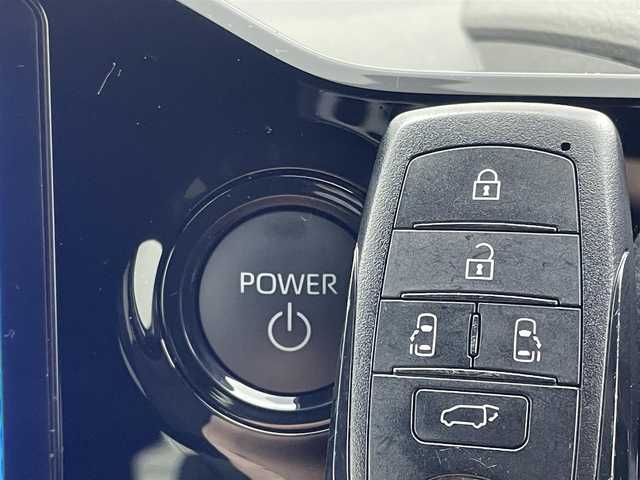 トヨタ ヴォクシー ハイブリッド S－Z 茨城県 2023(令5)年 1.1万km ホワイトパールクリスタルシャイン 純正10.5型DA/フルセグ/バックカメラ/衝突被害軽減ブレーキ/車線逸脱抑制装置/レーダークルーズコントロール/オートマチックハイビーム/クリアランスソナー/両側電動スライドドア/ETC2.0/シートヒーター/ステアリングヒーター/純正17インチAW/3眼LEDヘッドライト/スマートキー