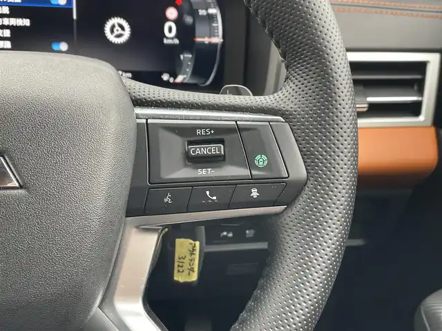 三菱 アウトランダー ＰＨＥＶ P 東京都 2022(令4)年 1.8万km ホワイトダイヤモンド 純正ナビ/マルチアラウンドモニター/衝突被害軽減ブレーキ/後側方車両検知警報システム/車線逸脱警報/レーダークルーズ/シートヒーター/パワーシート/エレクトリックテールゲート/ETC/ワイヤレス充電器