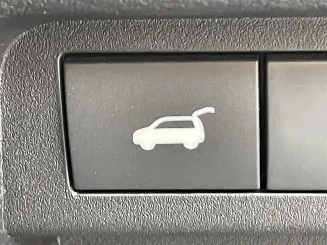 三菱 アウトランダー ＰＨＥＶ P 東京都 2022(令4)年 1.8万km ホワイトダイヤモンド 純正ナビ/マルチアラウンドモニター/衝突被害軽減ブレーキ/後側方車両検知警報システム/車線逸脱警報/レーダークルーズ/シートヒーター/パワーシート/エレクトリックテールゲート/ETC/ワイヤレス充電器