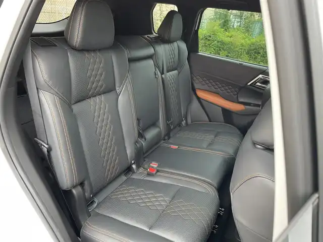 三菱 アウトランダー ＰＨＥＶ P 東京都 2022(令4)年 1.8万km ホワイトダイヤモンド 純正ナビ/マルチアラウンドモニター/衝突被害軽減ブレーキ/後側方車両検知警報システム/車線逸脱警報/レーダークルーズ/シートヒーター/パワーシート/エレクトリックテールゲート/ETC/ワイヤレス充電器