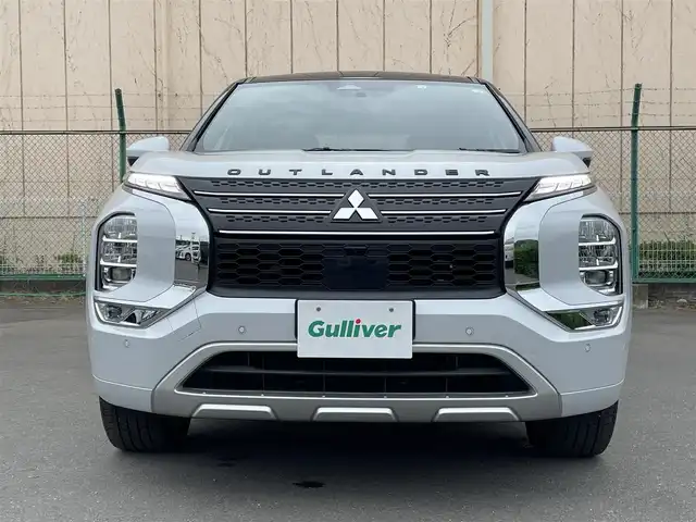 三菱 アウトランダー ＰＨＥＶ P 東京都 2022(令4)年 1.8万km ホワイトダイヤモンド 純正ナビ/マルチアラウンドモニター/衝突被害軽減ブレーキ/後側方車両検知警報システム/車線逸脱警報/レーダークルーズ/シートヒーター/パワーシート/エレクトリックテールゲート/ETC/ワイヤレス充電器